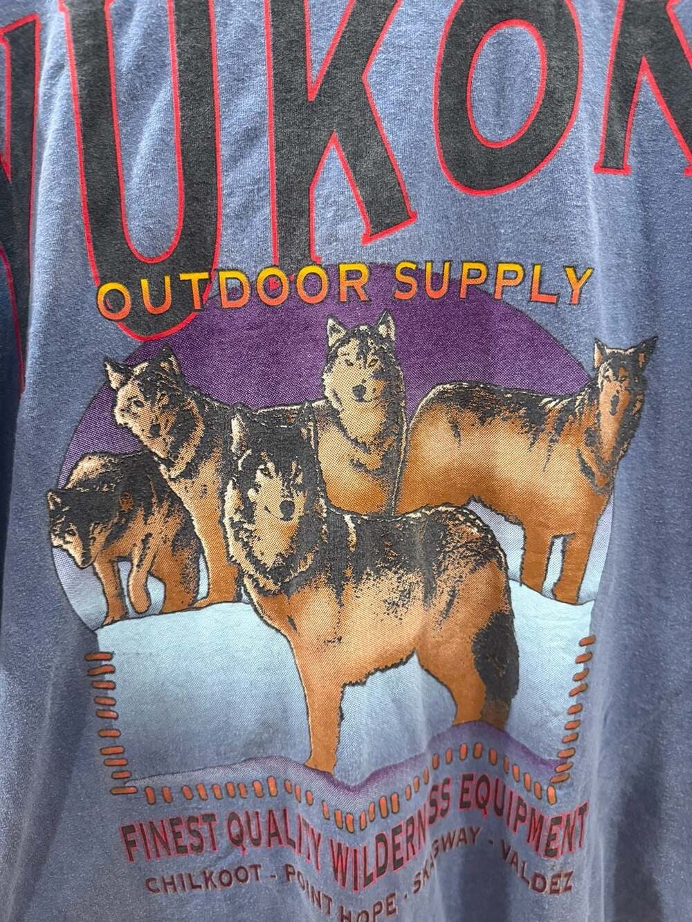 Vintage 90s Yukon Outdoor Supply Wolf Pack Graphic T-Shirt - Picture 3 of 4